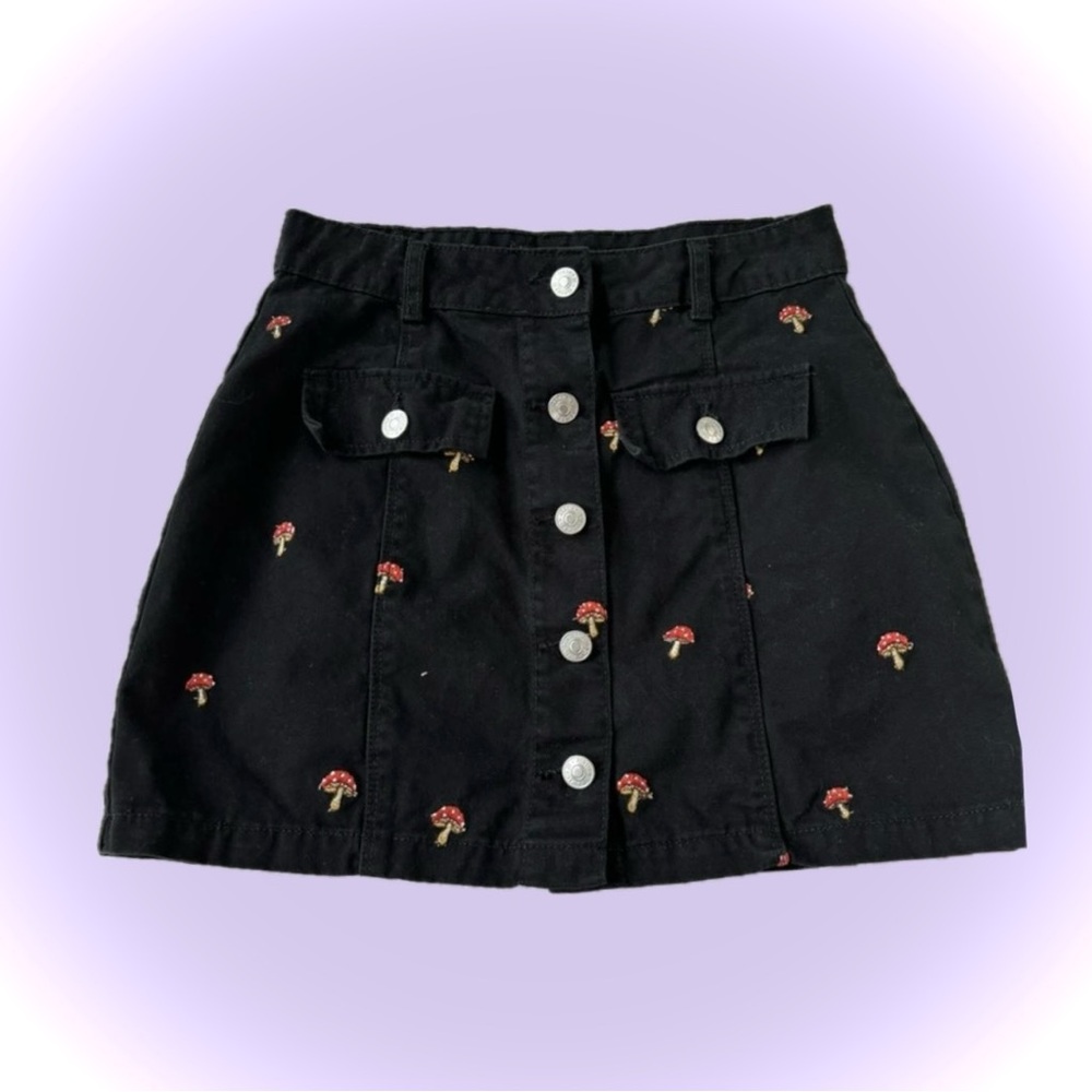 Forever 21 black mini skirt mushroom embroidery
